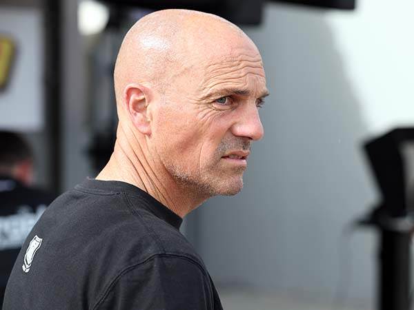 זיו אריה מסובך בתחתית (צילום: אלן שיבר)