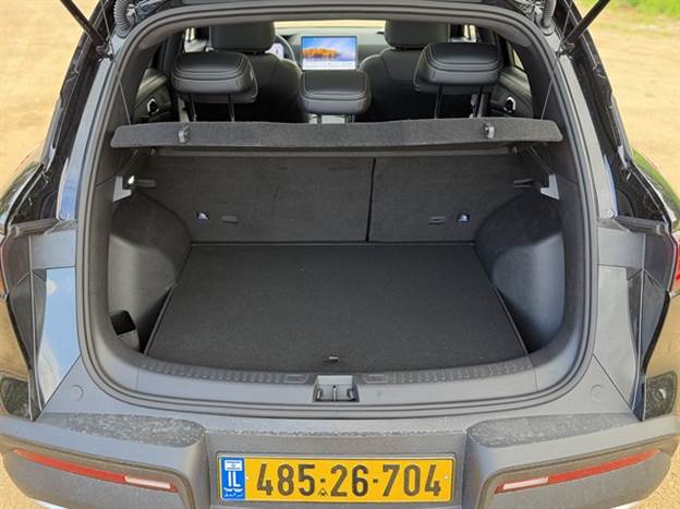 תא מטען מכובד, אבל גם כאן אין גלגל ספייר