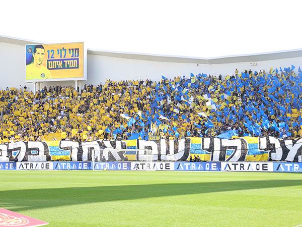 ההקדשה של הקהל למני לוי (אלן שיבר)