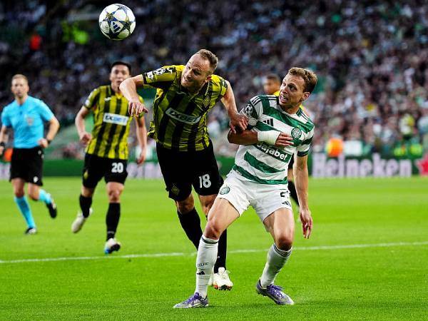 דן גלזר מול סלטיק. לא פשוט לחוות את המלחמה מרחוק (GETTY)