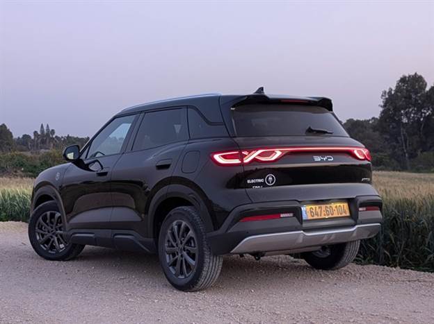 תאורת לד אחורית בסגנון הסימן `אינפינטי`