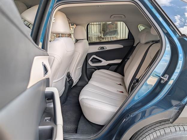 BYD אטו 2 - פחות מרווח מה-ZS עקב מבנה המושבים הקיצוניים. ולמה יש רק פתח מיזוג אחד?