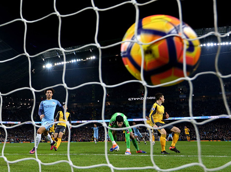 סאנה מבקיע מול צ'ך. מהפך נהדר לסיטי (getty)