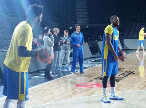 מי ייקח פיקוד?