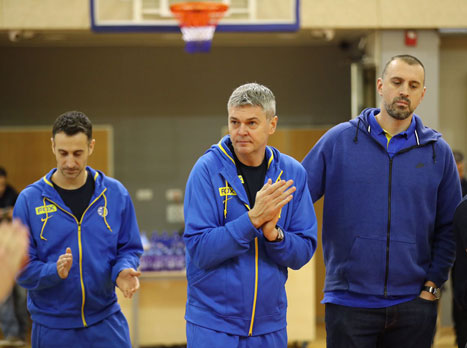 בגאצקיס והצוות באימון הבכורה (מנהלת הליגה)