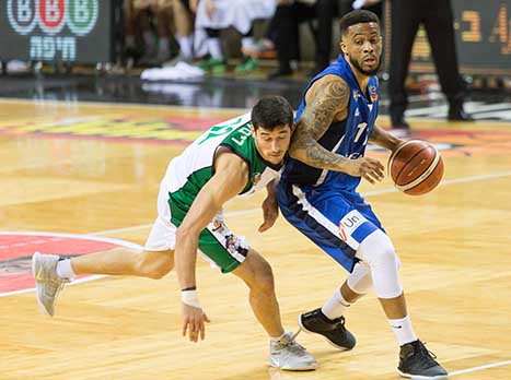 הגנה מצויינת. דיברתולומיאו (מנהלת הליגה)