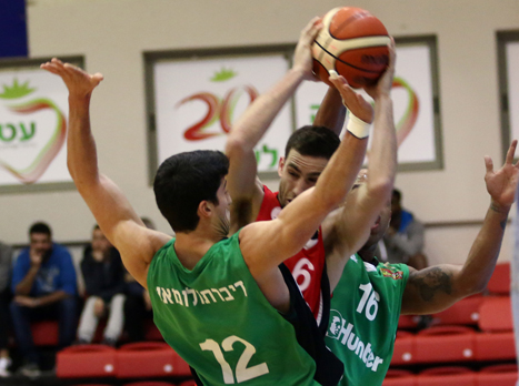 דיברתולומיאו בהגנה לוחצת. חיפה ברחה אף יותר ברבע השלישי (מנהלת הליגה)