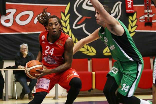 בלייזר נצמד לקוואלס. רבע שני מצוין של הירוקים (מנהלת הליגה)