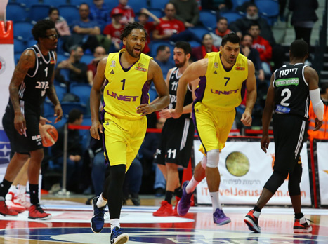 וויאט בפוזה מוכרת. עוד משחק ענק (מנהלת הליגה)