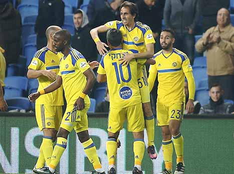 לא הכבוד ששמור לאגדות באנגליה, אבל גם לא מה שקרה בחיפה. בניון (אלן שיבר)