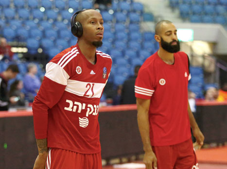 קינזי מתחמם לצלילי המוזיקה (אלן שיבר)