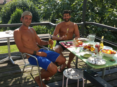 לא מדברים על שחייה בבית. קופלב וגברילו