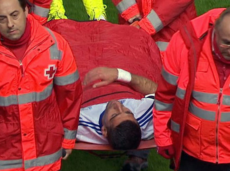 מכה קשה. טיבי יורד באלונקה בחיחון