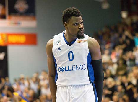 כשהוא רואה צהוב הוא נדלק. אדריאן (מנהלת הליגה)