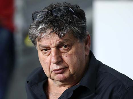 שום. אמר שצריך מנהל מקצועי כבר לפני שלוש שנים (אלן שיבר)