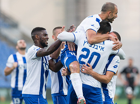 חגיגה בכחול (עודד קרני)