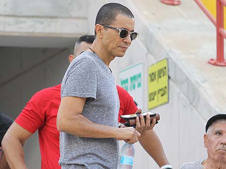 היחיד שיכול להתעמת עם הקומץ הגזעני (אלן שיבר)