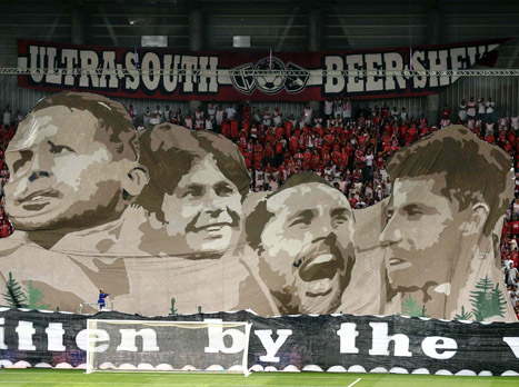 הקהל הכין תפאורה נהדרת (אלן שיבר)