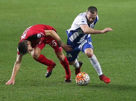 מסיקה. התלבטות בין לבין ירדן אבוחצירה (ניר גליקמן)