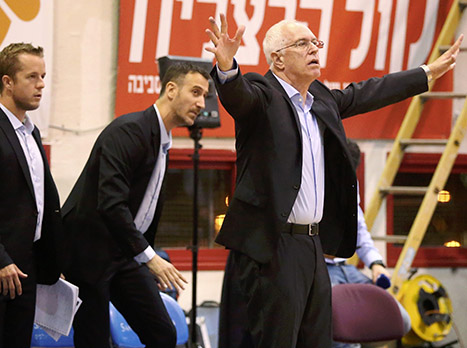 שיבק עם הצוות. הגיעו ימים שקטים במכבי? (אלן שיבר)