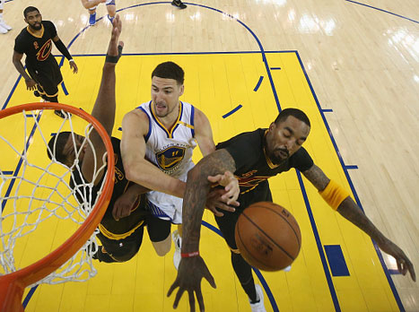 קליבלנד פתחה בצורה אגרסיבית ולא נתנה לגולדן סטייט שום סל קל (getty)