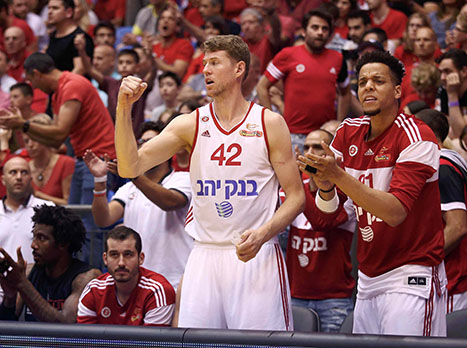 הספסל התחיל לחגוג מוקדם (אלן שיבר)