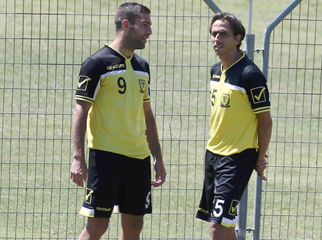 יחכה על הספסל. בניון (אלן שיבר)