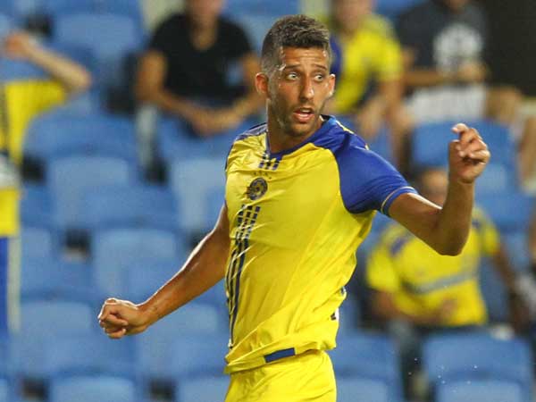 "נצטרך להיראות הרבה יותר טוב". מיכה (אלן שיבר)