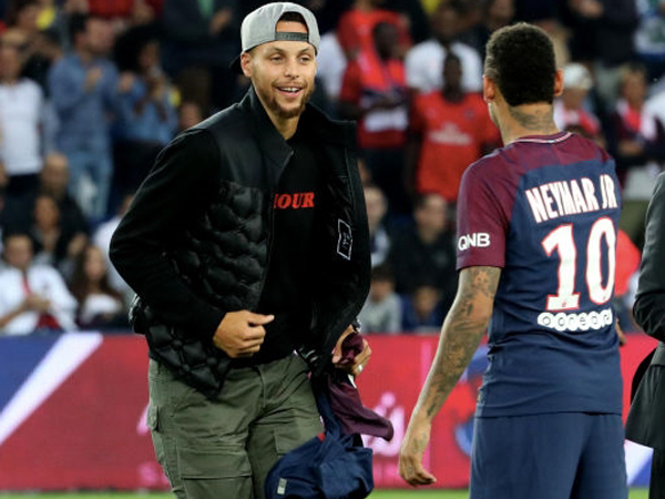 ודאג גם לברך את חברו הקרוב ניימאר (getty)