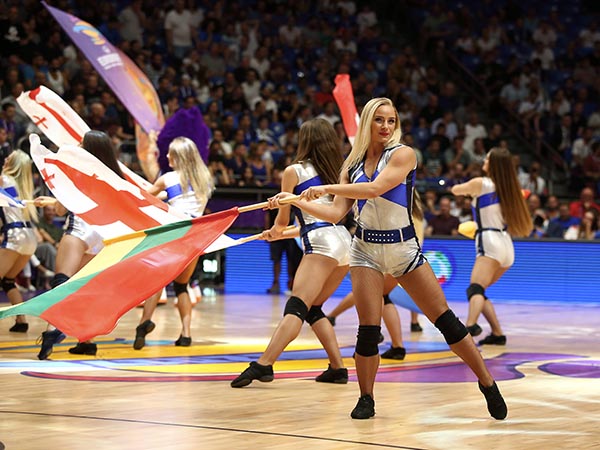 המעודדות מעודדות (אלן שיבר)