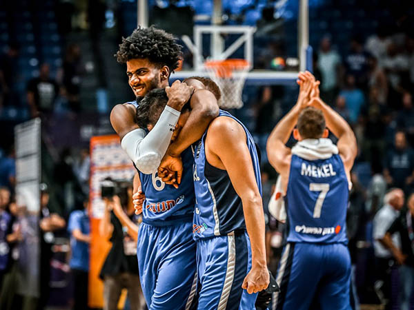 ניצחון דרמטי לישראל ששיחרר הרבה לחץ (FIBA)