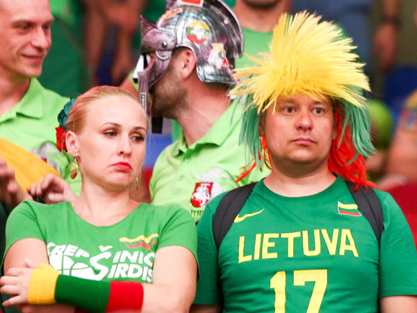 לא מכרו מספיק כרטיסים לאוהדים (אלן שיבר)