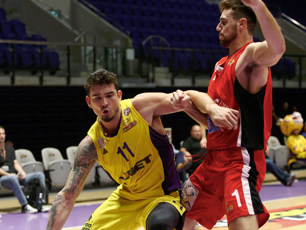 נקודת אור. אלכסנדר (אלן שיבר)