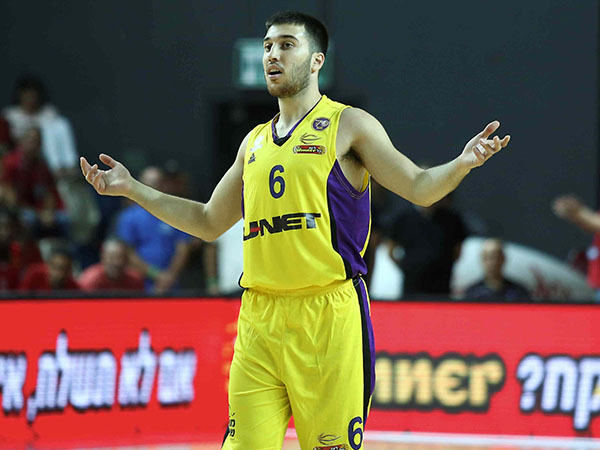 בכורה באירופה. בלאט (אלן שיבר)