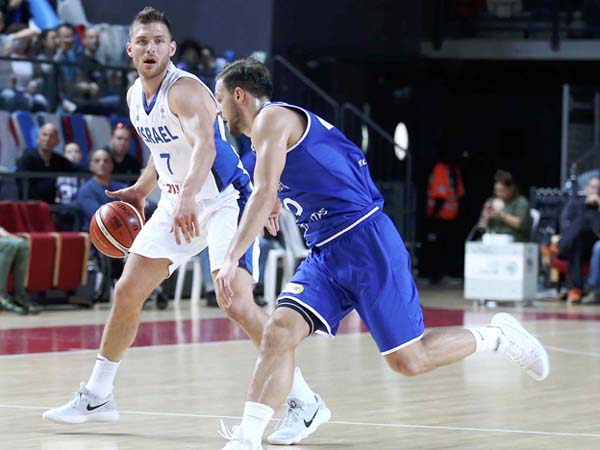 הקפטן החדש. מקל (אלן שיבר)