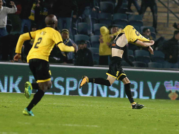 ואז הגיע סאבו. בן זקן: "אפשר להרגיש שהשחקנים נתנו הכל" (אלן שיבר)