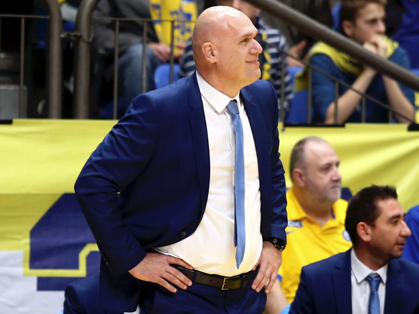 נשאר בחלק העליון של הטבלה. ספאחיה (אלן שיבר)