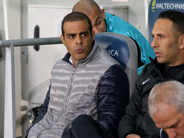 פוטר לאחר עוד הופעה רעה. לוזון (יוסי שקל)