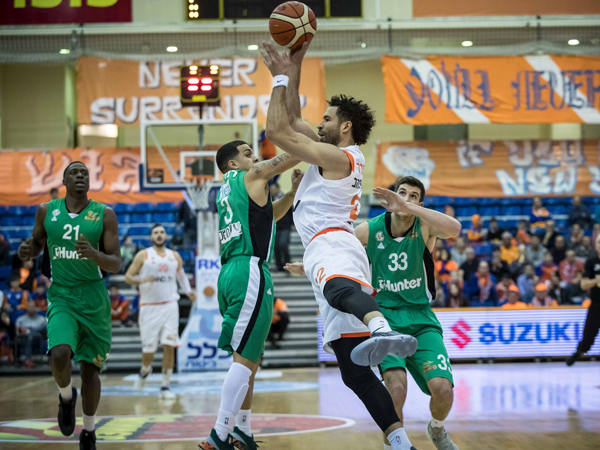 קרופורד חזר בענק (מנהלת)