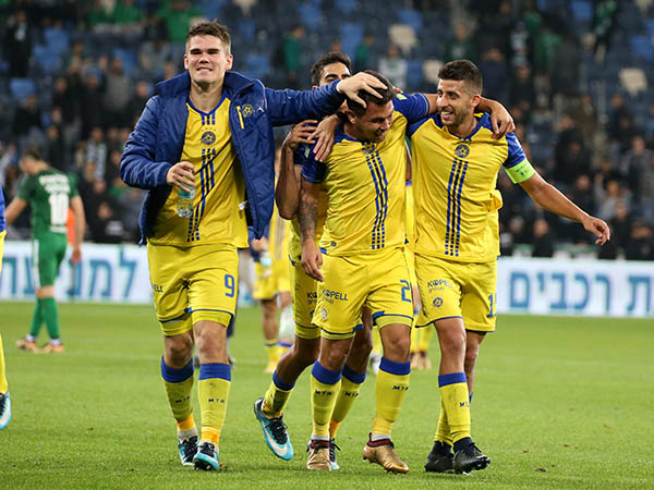 מיכה ניהל את המשחק של מכבי (יוסי שקל)