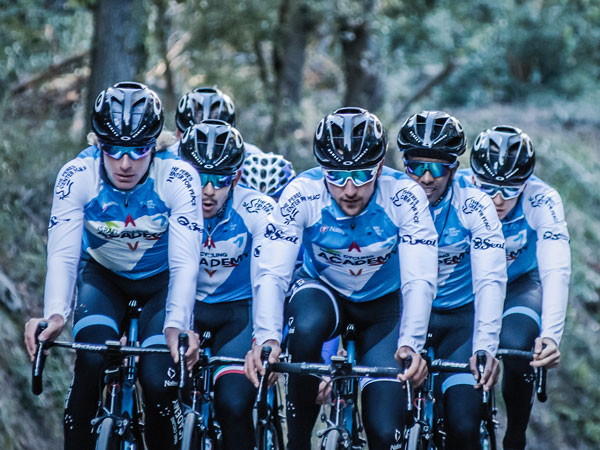 היסטוריה בכחול ולבן (סייקלינג אקדמי)