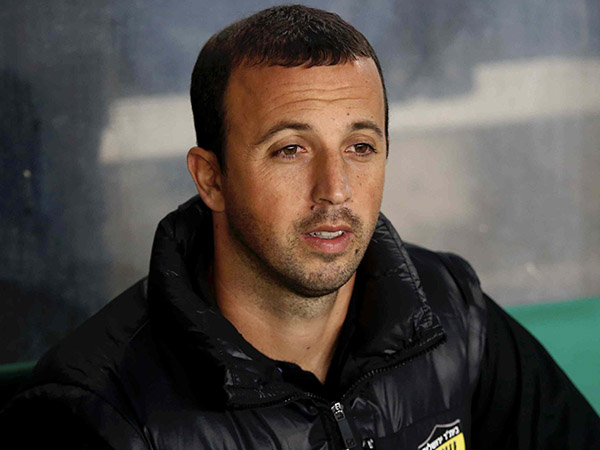 בן זקן. "הוא נפגע תדמיתית" (אלן שיבר)