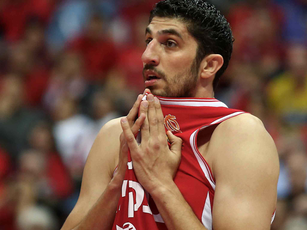 "לא יודע מה עובר עלינו". אליהו מתוסכל (צילום: אלן שיבר)