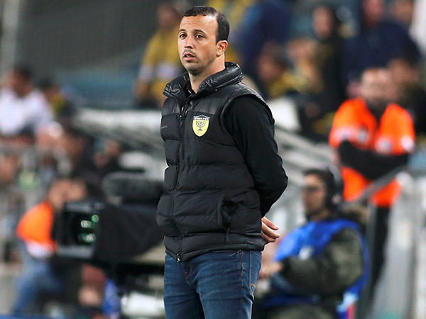 "בן זקן מבזה עצמו יום אחר יום" (אלן שיבר)