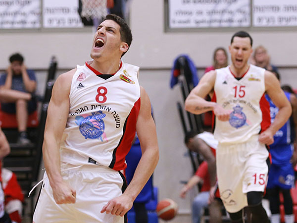 שוכמן היה נפלא עד שנפצע ברגלו (צילום: מנהלת הליגה)