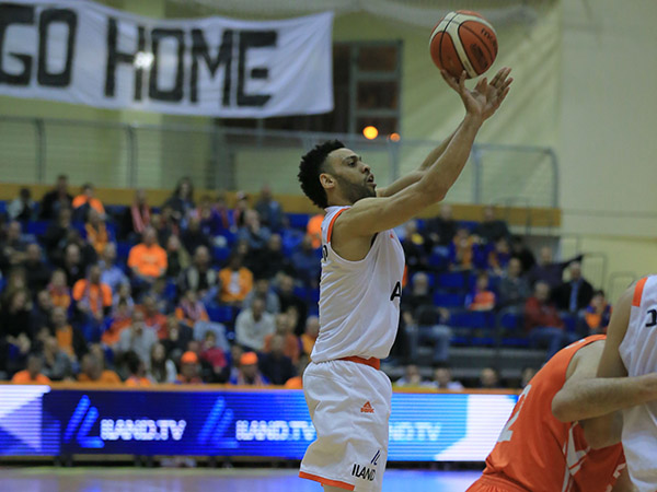 סיגרס חוז (מנהלת)