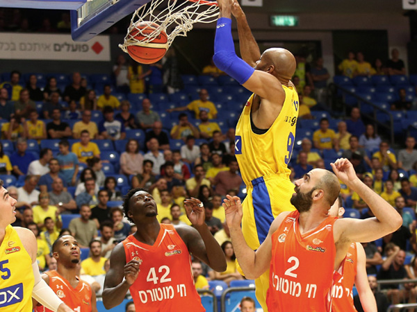 טיוס מטביע את נס ציונה (צילום: אלן שיבר)