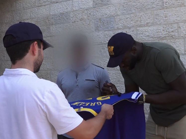 קל לאהוב את גרין כשהוא בצד שלך