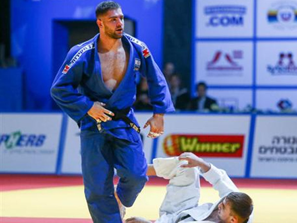 ניצח באיפון בכל הקרבות. פלצ'יק