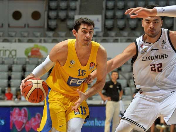 ג'ייק כהן מול ליאונינג (באדיבות מכבי ת"א, עמוד הטוויטר הרשמי)